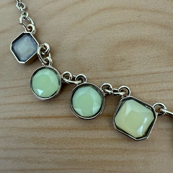 Chic Vintage Green and Blue Faux Stone Gold Tone Necklace and Bracelet Set - Picture 5 of 5